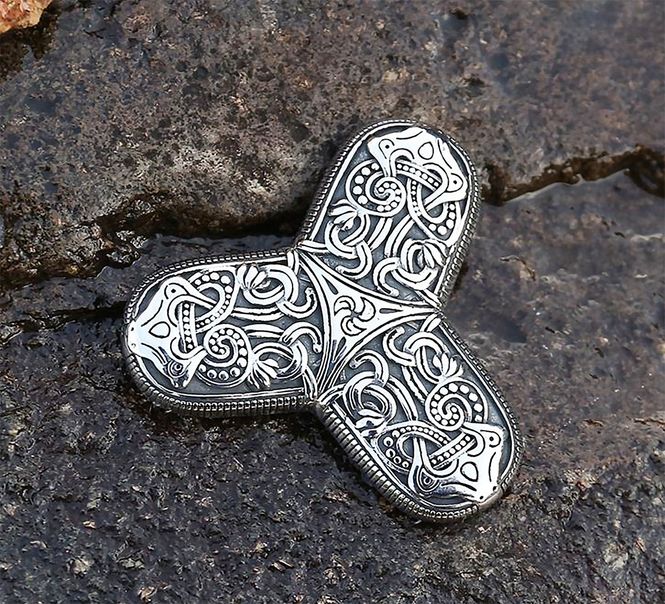 Main Image Brooch, Idunn