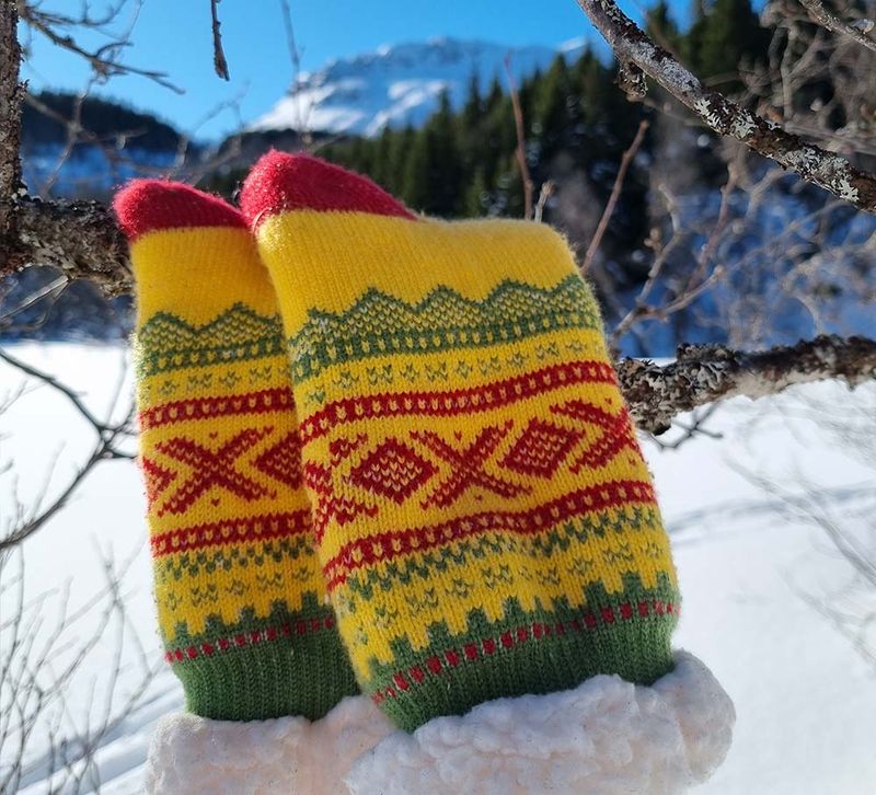 Snuggle socks, MARIUS® pattern, yellow/green/red