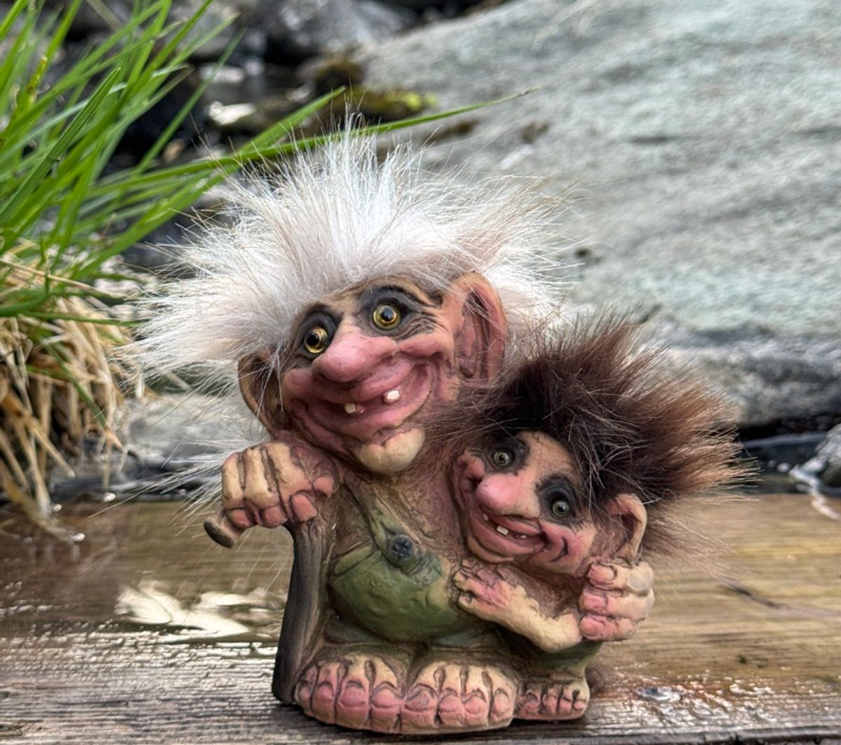 Troll grandfather with grandchild (Troll #229)