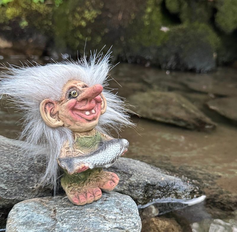 Proud fishing troll (Troll #131)