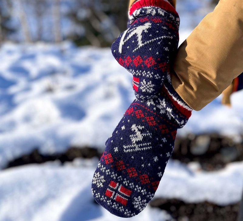 Woolly mittens, Ski sports