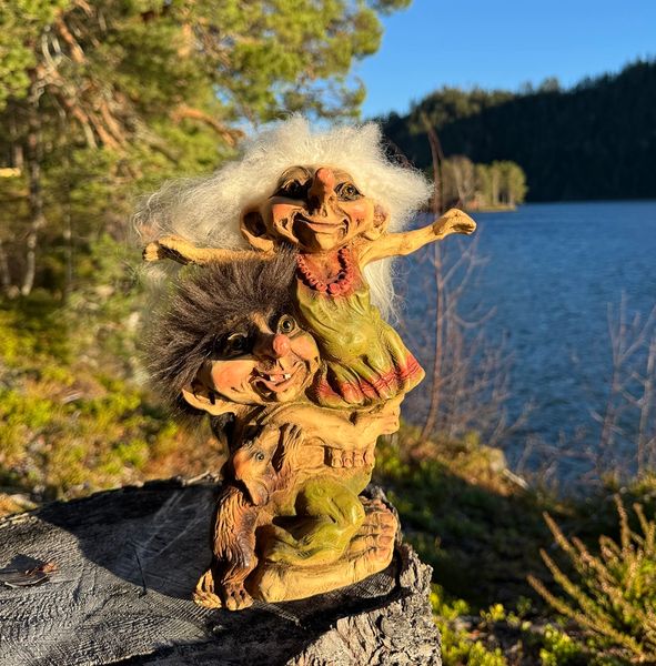 Main Image Troll couple with dog, Limited edition 2026 ...